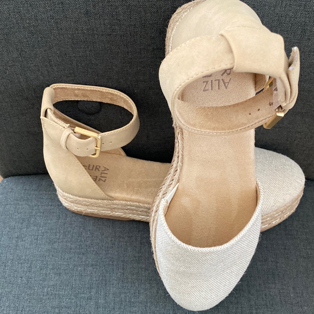 Naturalizer Women's Waverly Espadrille Platform Sandal Top. Size 9.5